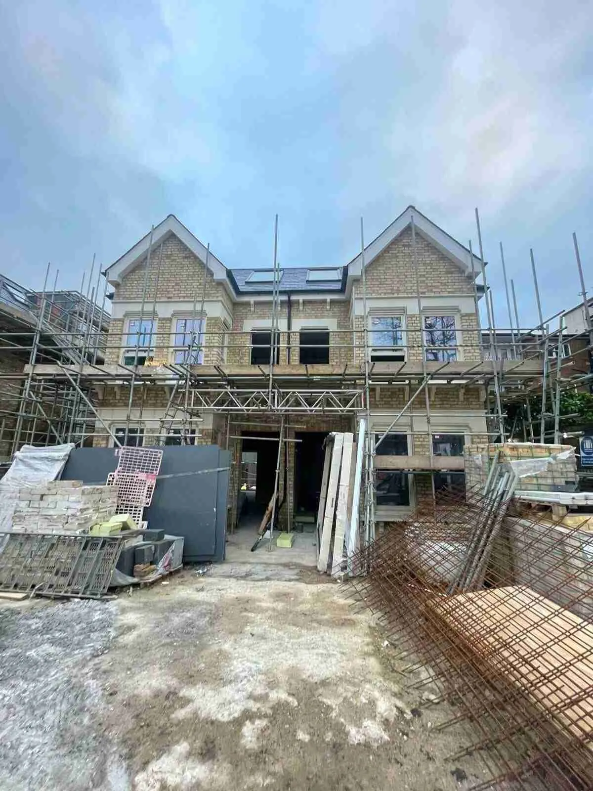 New build scaffolding erected by ATC Scaffolding on a housing and apartment development