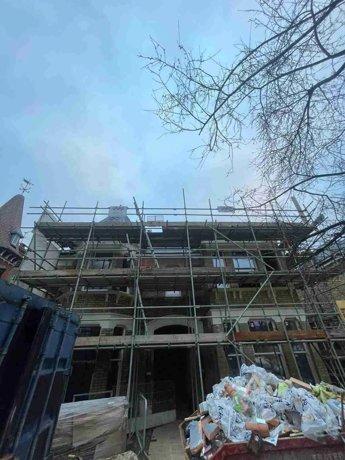 New build scaffolding erected by ATC Scaffolding on a housing and apartment development
